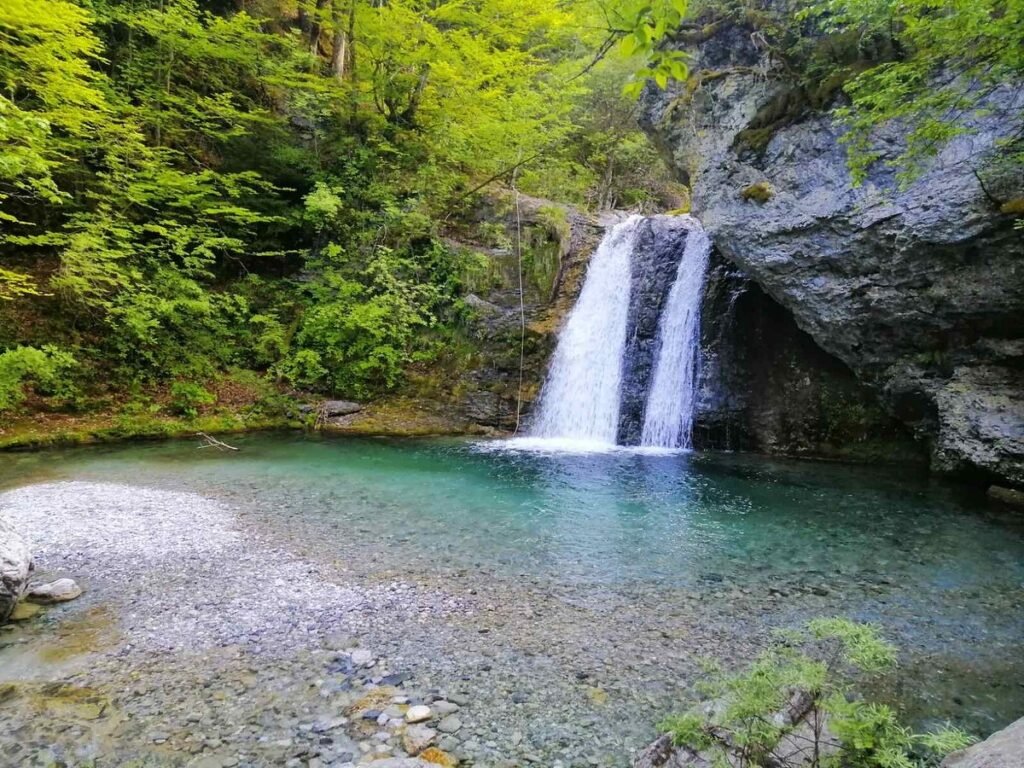 enipeas waterfall 1 1024x768